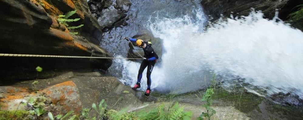 impavido-re-delle-discese-ardite-matteo-maratoneta-del-canyoning-p_39e763c4-c1a7-11e7-b6cf-e48cf59b4d6d_998_397_big_story_detail